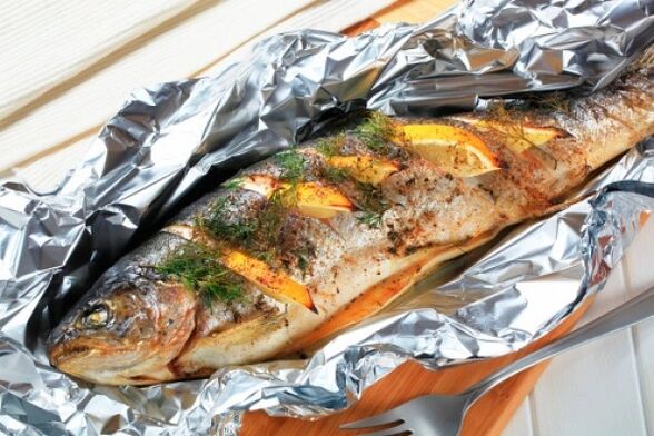 Pratite Maggi dijetu s ribom pečenom u foliji za večeru
